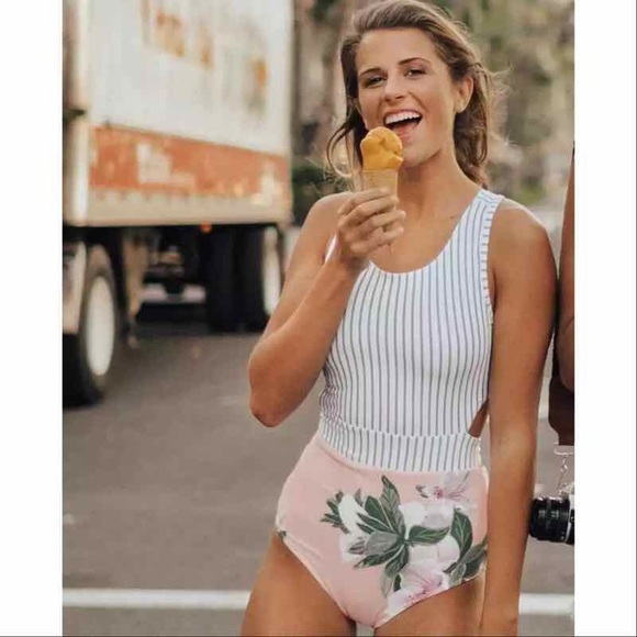 ✨HP!✨Striped Retro Floral One Piece Swimsuit✨ - Picture 4 of 8